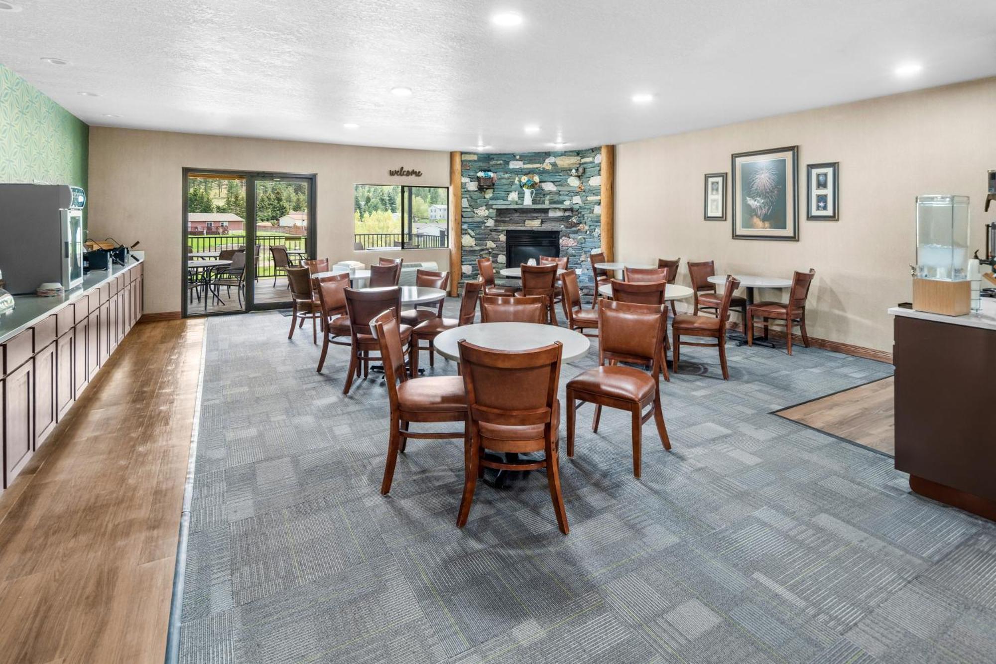 Everspring Inn & Suites Hill City Exterior foto
