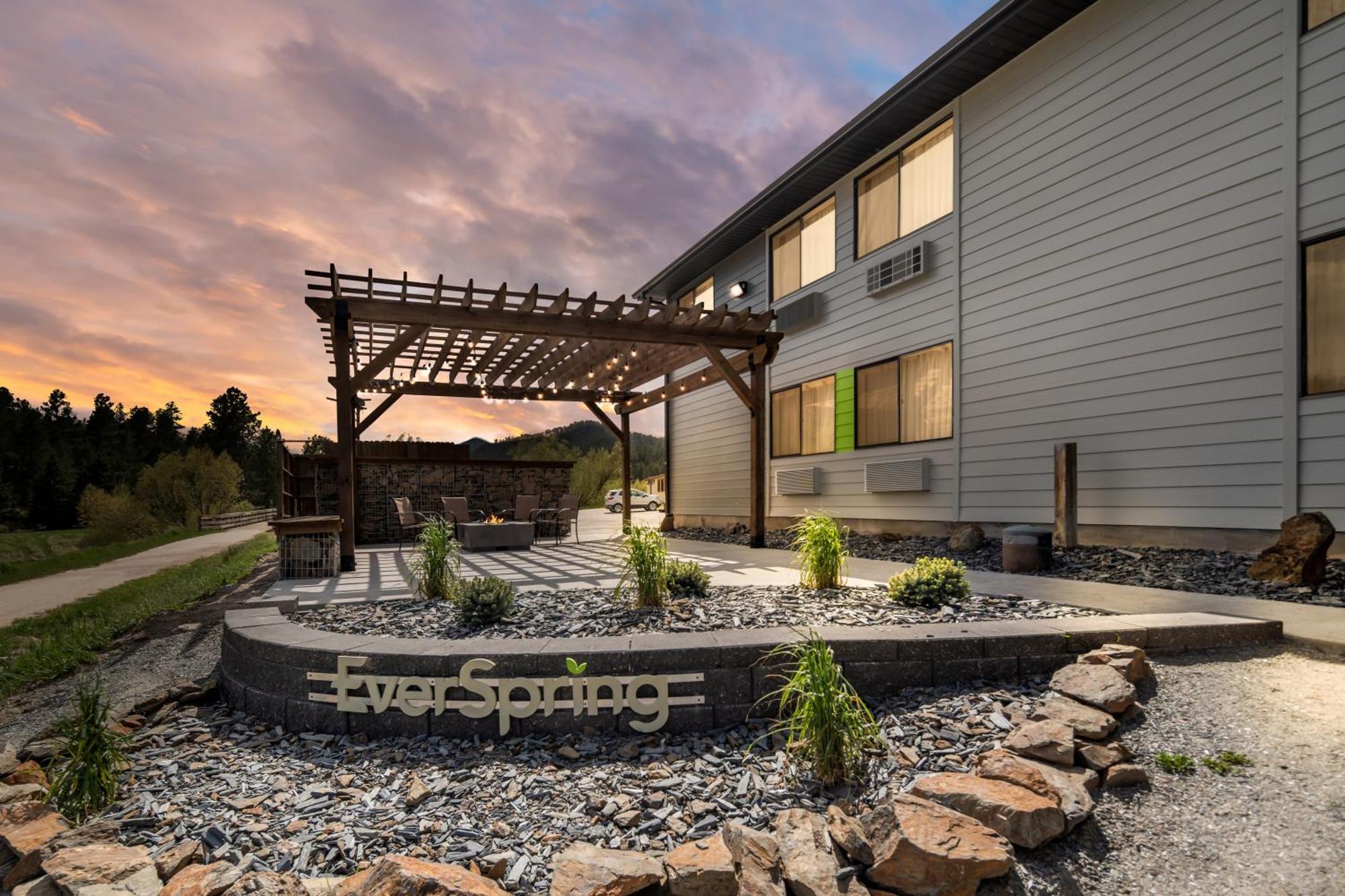 Everspring Inn & Suites Hill City Exterior foto