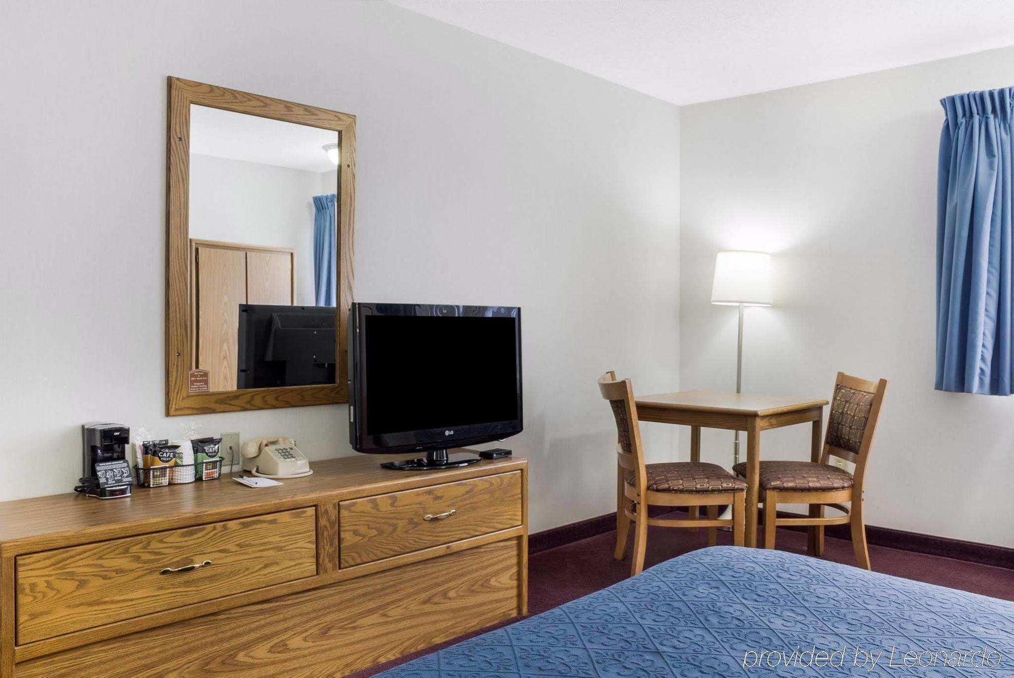 Everspring Inn & Suites Hill City Exterior foto