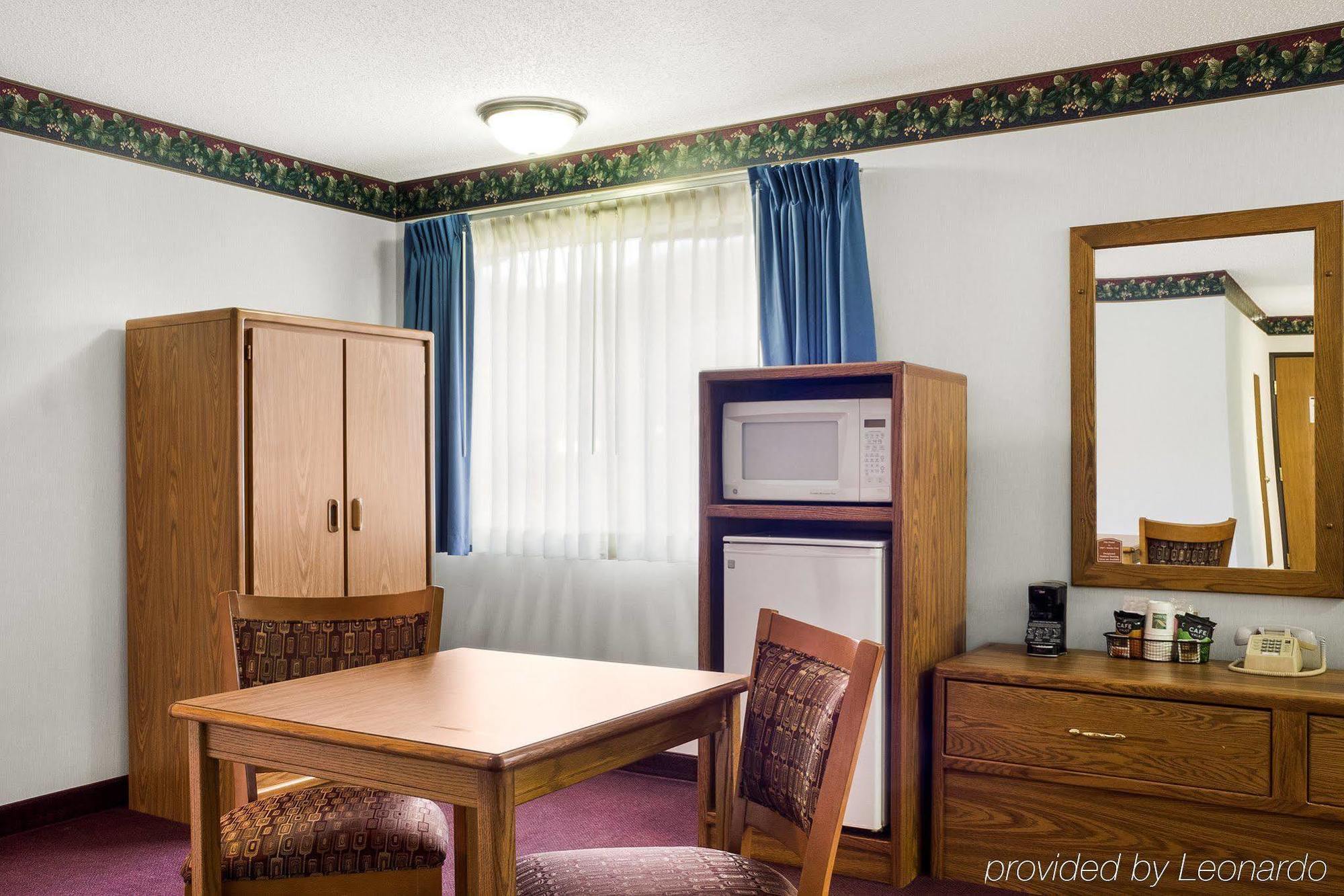 Everspring Inn & Suites Hill City Exterior foto